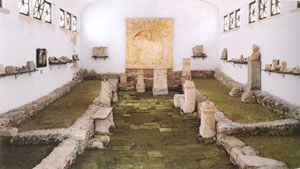 Mary queen.gif (37932 bytes)